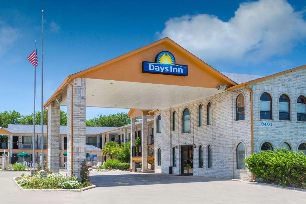 Days Inn Windcrest by Wyndham San Antonio Main image 1